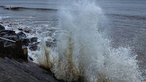 #CycloneNisarga :मुंबईत पावसाची रिपरीप वाऱ्याचा वेगही वाढला