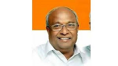 MP Dhairyashil Mane and MLA Prakash Awade Challenge to discuss with each other