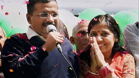 माहितीये का ? अरविंद केजरीवालांनी कसं केलं होतं त्यांच्या पत्नीला प्रपोज ?
