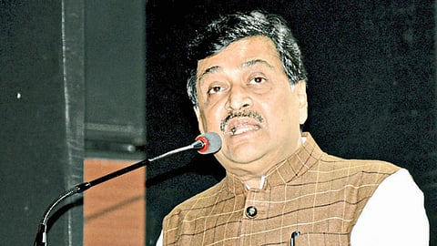 वाहतूक सुलभीकरणासाठी धोरणात्मक निर्णय घेणार - अशोक चव्हाण 