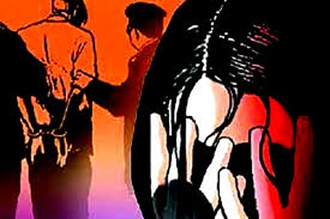 The father who exploited the girl is absconding