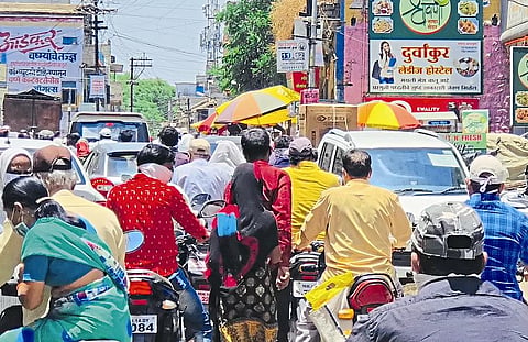 Crowds in shops for Ahmednagar shopping
