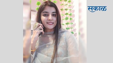 girl died in car accident at law college square in nagpur 