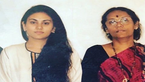 dipika chikhlias mother