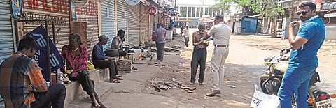  The hungry orphans provided food to beggars in miraj