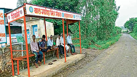 भारीच! नागरिकांना मिळणार घटकाभर विश्रांती; भांबुचीवाडीत बालचमूंनी जपली सामाजिक बांधिलकी