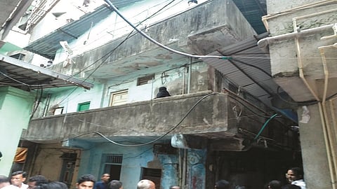भिवंडीत पुन्हा एकदा इमारतीस तडे 