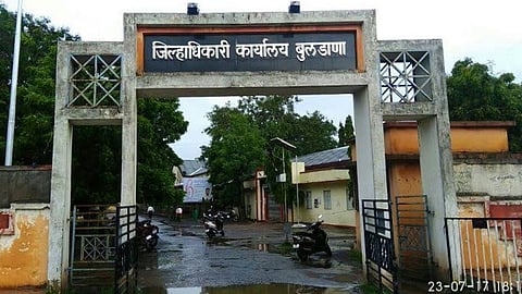 बुलढाणा जिल्हाधिकारी कार्यालयातच झाली ‘जप्ती’ची कारवाई