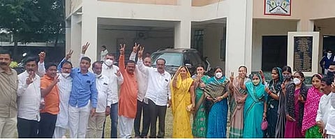अविश्वासाचा ठराव घ्यायला गेले आणि झाले उलटे; मग काय भाजपचे नगरसेवक पडले तोंडघशी ! 