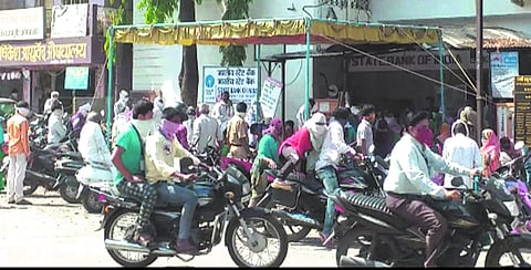 chikhali's Citizens do not seem to have any fear of getting out