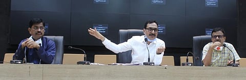 collector akola.JPG