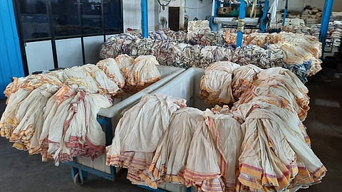 25 lakh m wet cotton cloth on the way to rottenness in process kolhapur marathi news