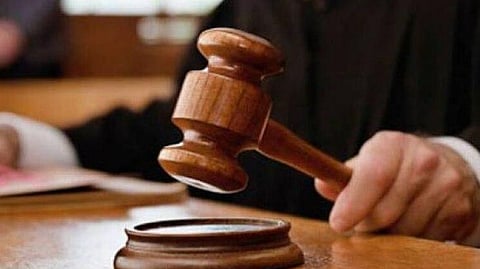 maharashtra politics shiv sena rebel mla issue of disqualification uddhav thackeray and eknath shinde petitions hearing sanjay raut