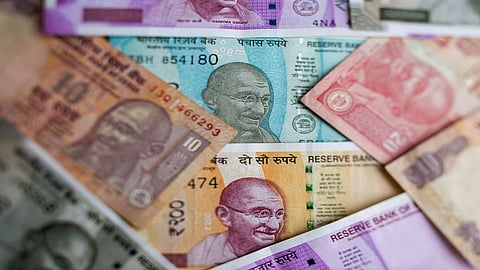 आठ वर्षांच्या लढ्याला आलं यश, अखेर विद्यापीठातील अस्थायी कर्मचाऱ्यांसाठी आली गोड बातमी