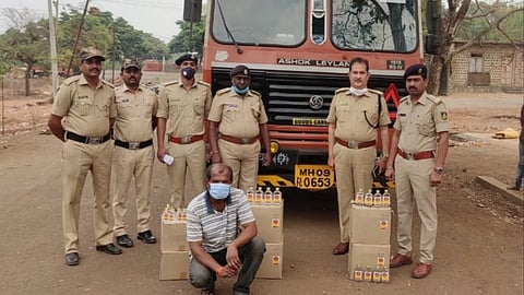 illegal alcohol rupees 4 lakh found in nipani sankeshwar belgaum road