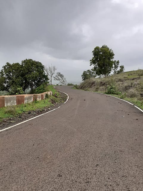 use the road leading to Gaimukh Lake to reach Jyotiba 