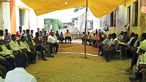 गडचिरोली : बैठकीला उपस्थित पदाधिकारी. 