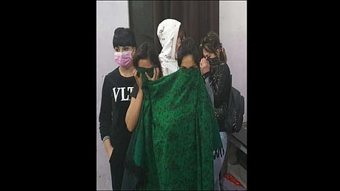 girl arrestd who is the part of a racket at agra