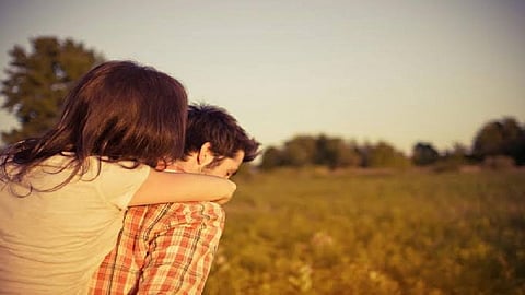 व्हॅलेन्टाईन्स-डे साठी थेट मॉलमधून पार्टनर घ्या भाड्यावर.. 