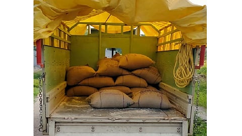 self help group women sell ration grain illegally in mundicota of gondia 