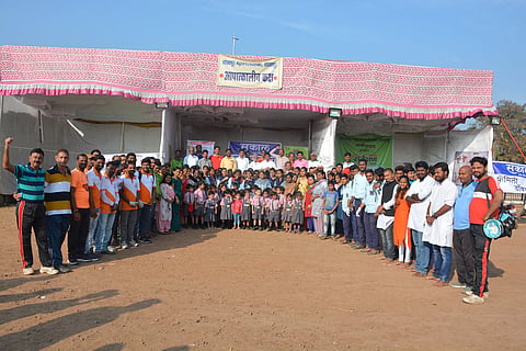 सोलापुरात स्वच्छतेसाठी सरसावले शेकडो हात 