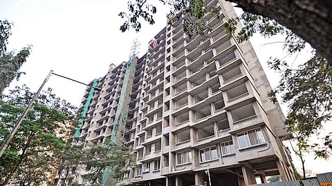 जाऊदे यावर्षी भाड्याच्या घरात राहू, पुढच्या वर्षी पाहू.. 
