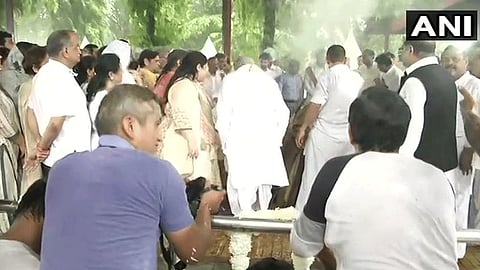 अरुण जेटली अनंतात विलीन; शासकीय इतमामात अंत्यसंस्कार