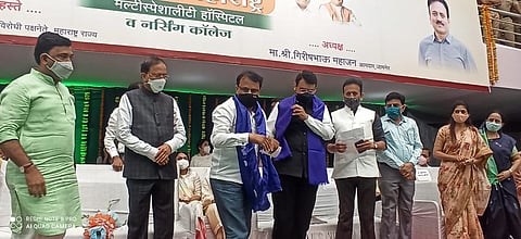 ‘सभा के चारो और बम है’ फडणवीसांच्या कार्यक्रमात आली धमकी आणि उडाली खळबळ ! 