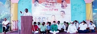 जिंतूर - ऊसतोड कामगार, मुकादम यांच्या प्रश्नासंदर्भात शनिवारी आमदार सुरेश धस यांनी मार्गदर्शन केले. 
