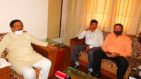 On the evening of Kojagiri Purnima BJP leader Ravindra Chavan suddenly met Rahul Pandit
