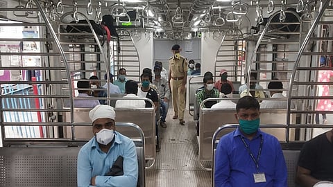 ...तरच मुंबईतील लोकल सेवा सुरु करावी; अन्यथा रुग्णसंख्या वाढेल, टास्क फोर्सने दिली महत्वाची माहिती