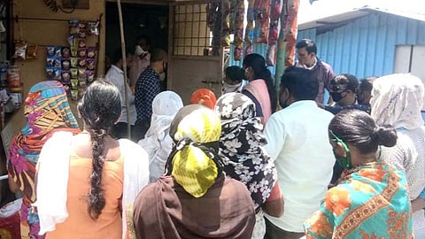 भुशी येथे रेशनकार्डधारकांनाच अरेरावी; धान्य वितरित होत नसल्याचा प्रकार
