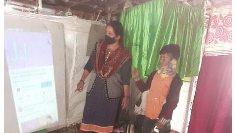 A female teacher opened the door to digital education for the children of Tanda