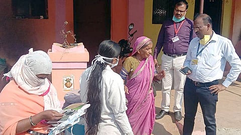 Coronavirus : संसर्ग रोखण्यासाठी मावळात युद्धपातळीवर प्रयत्न;  गावे निर्जंतूक करण्याची ग्रामपंचायत स्थरावर उपाययोजना 