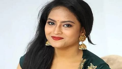 actress sravani 