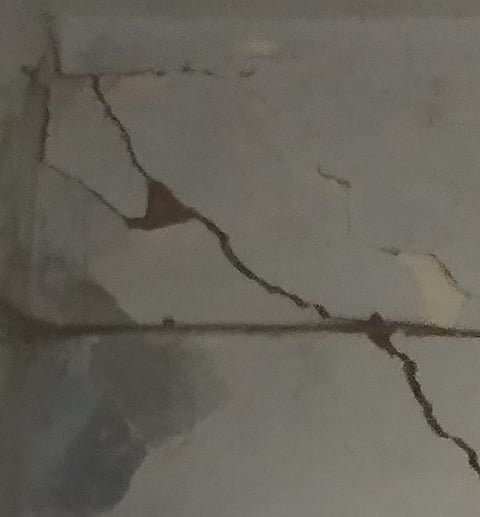  Break the wall of the State Workers Insurance Scheme office