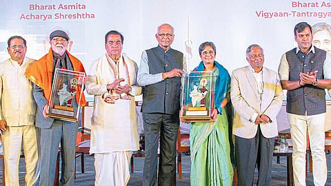 महात्मा गांधी म्हणजेच भारत - डॉ. सिंह 
