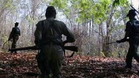 crime news india Naxals beat workers and destroyed 6 vehicles in Gadchiroli