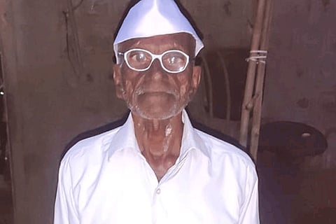 80 year old man fight to Leopards in sangli
