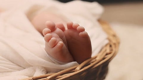pregnant woman delivery took place on bike in heavy rain at yavatmal