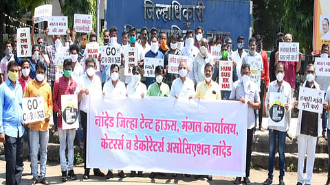 नांदेड - मंगल कार्यालय चालकांनी केले ‘या’ मागणीसाठी आंदोलन
