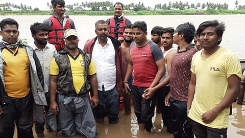 Rescue personnel rescued five farmers who were stranded in Krishna river