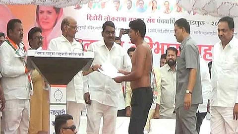 The desire to give 500 rupees to the Chief Minister of a young farmer