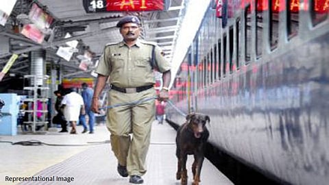 मुंबईत लष्कर दाखल झाल्याची पसरवली अफवा; पोलिस आले बेड्या घेऊन आणि... 