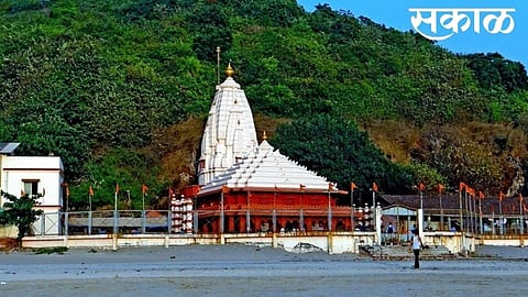ganpatipule appearance of people for this time only 800 people visit in ratnagiri