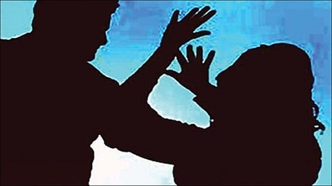 अहमदाबादमध्ये वर्गशिक्षकांकडून विद्यार्थिनीवर बलात्कार