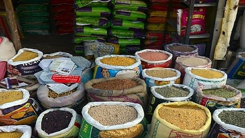 लॉकडाऊनच्या काळात  ‘रेशनिंग दुकाने बारा तास सुरु ठेवा’