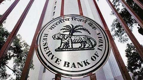 केंद्राच्या मदतीला धावली RBI; देणार 1 लाख 76 हजार कोटी 