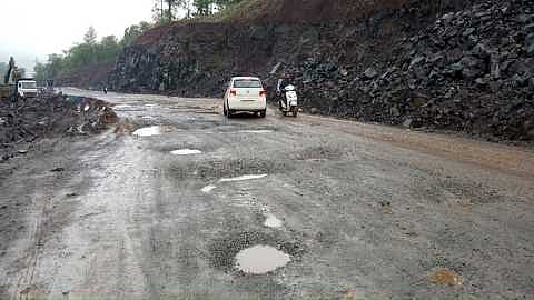 Akola News: Bad condition of Anjani Khurd to Shivni Pisa road