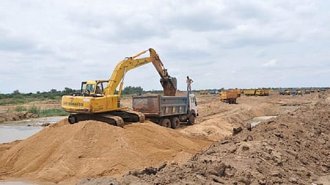 Men inform sand smugglers about Police and Officers by using mobile in Amravati 